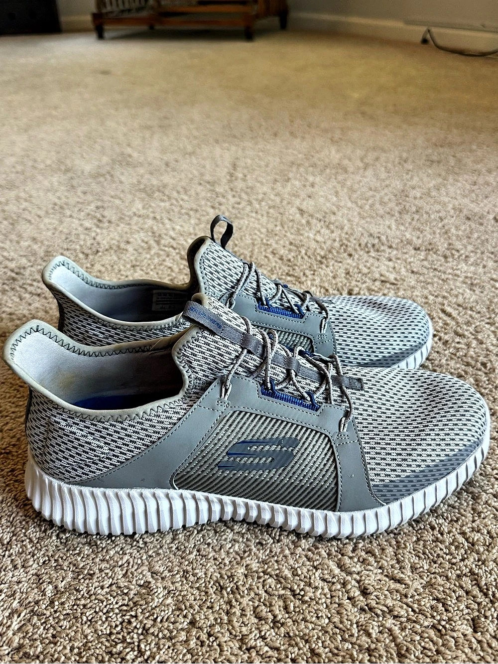 Skechers Air-Cooled Memory Foam Gray & White Sneakers men’s size 11.5